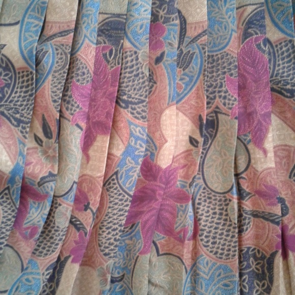 80s / 90s Vintage Pleated Patterned Midi Skirt - Picture 3 of 6